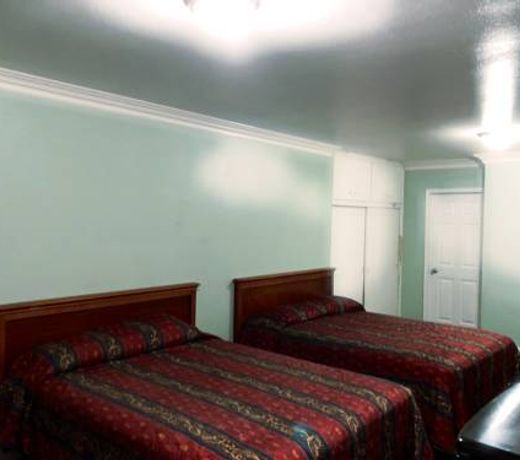 Casa Blanca Inn & Suites