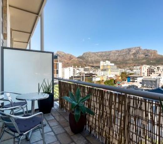 City Slicker Double Volume Loft, Table Mountain View, close to V&A Waterfront