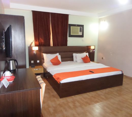 Downtown Royal Hotel GRA
