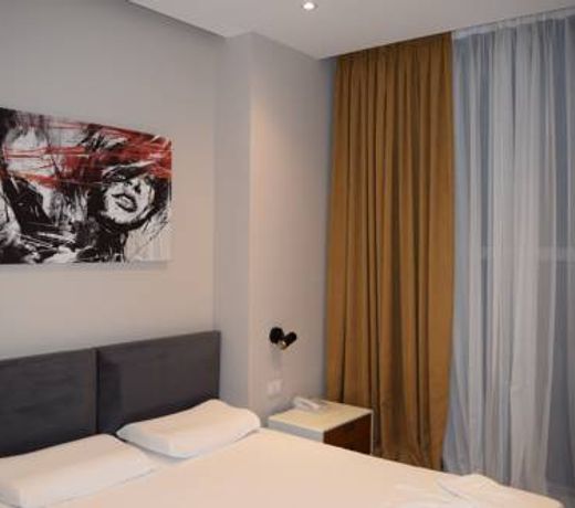 Star Hotel astir