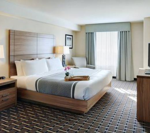 Pomeroy Inn & Suites Prince George