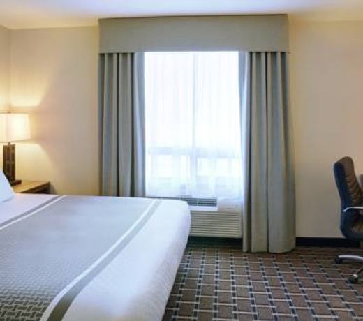 Pomeroy Inn & Suites Prince George