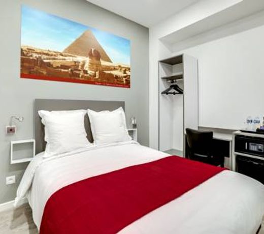 Paris Hotel