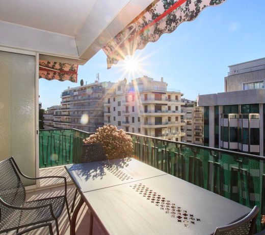 MARIOTT AREA: SUNNY 2 BEDS /2 BATHS