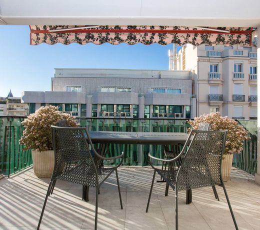 MARIOTT AREA: SUNNY 2 BEDS /2 BATHS