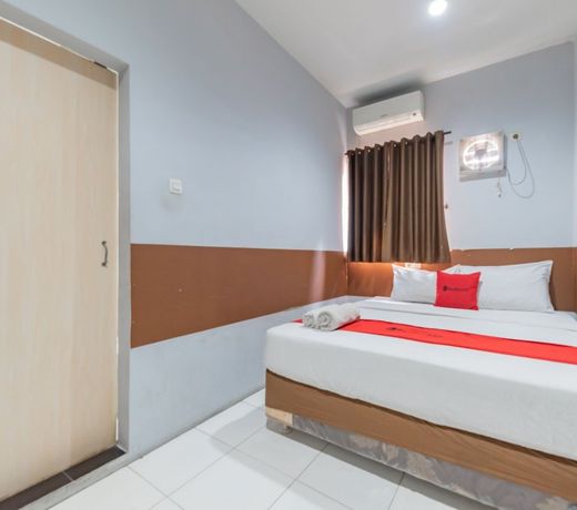 OYO Flagship 91130 Hotel 99 Lodaya