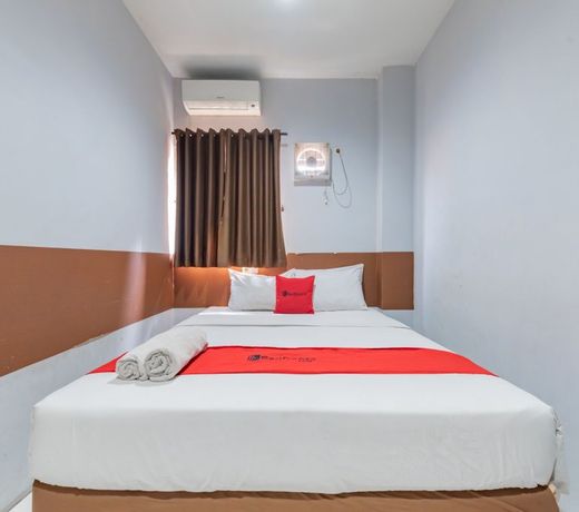 OYO Flagship 91130 Hotel 99 Lodaya