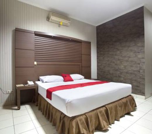 RedDoorz @ Surapati