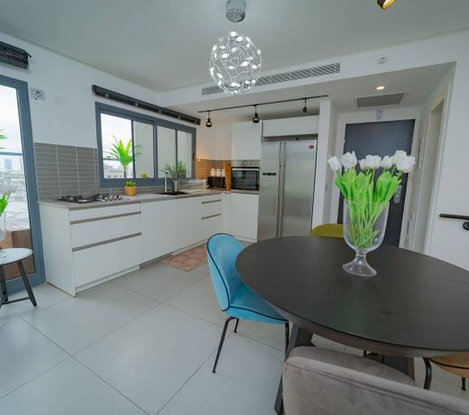 Luxury penthouse on Rothschild with a jacuzzi