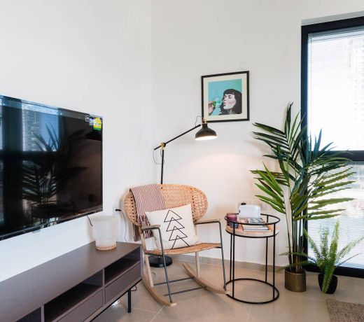 Artsy, Modern, Brand New & Bight Apt in Bat Yam