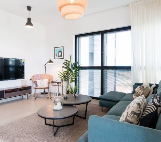 Artsy, Modern, Brand New & Bight Apt in Bat Yam