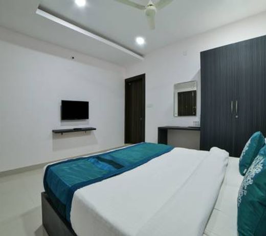 OYO 16432 Srirama Hotels