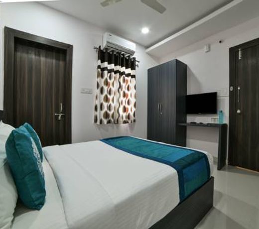 OYO 16432 Srirama Hotels