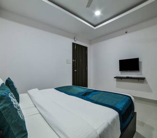OYO 16432 Srirama Hotels