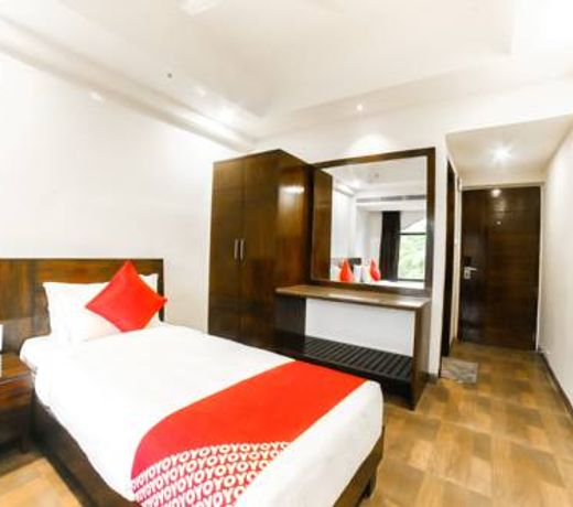 OYO 16096 Flagship Purushottam Hotel Mapusa