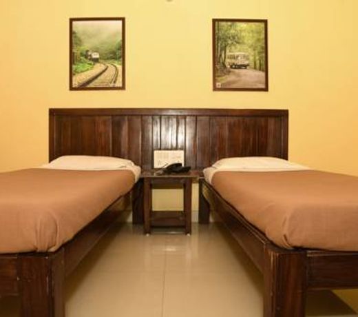 Hotel Kamat Plus