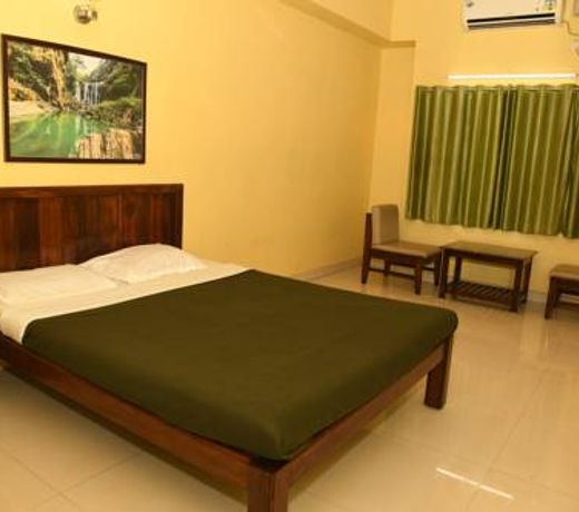 Hotel Kamat Plus