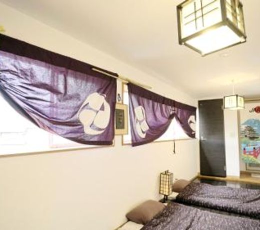 Bonds House