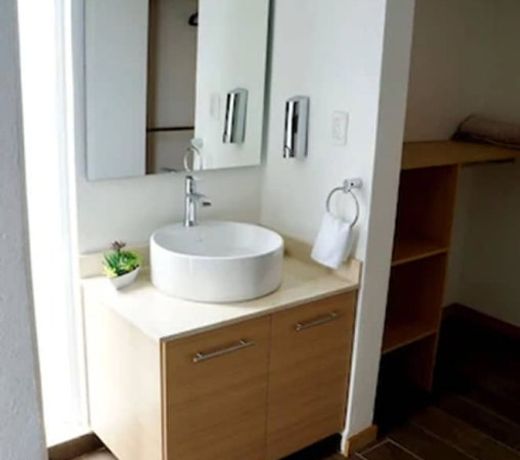 Metropolitan Suites