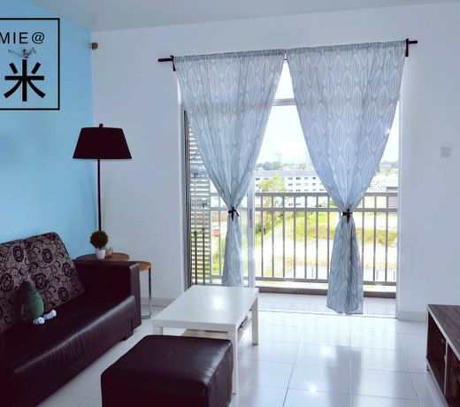 JB City Larkin- 5 mins distance from Capital 21
