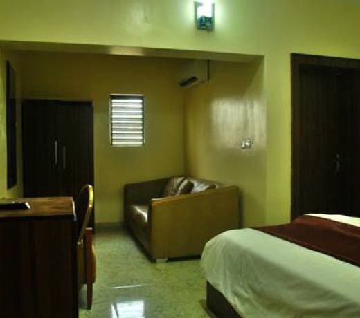 Lois Hotel