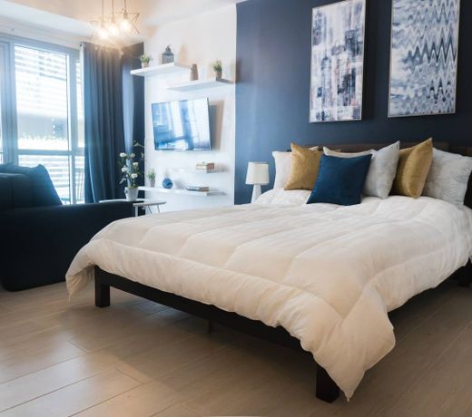 Deluxe Studio with Netflix-next to Airport @Indigo