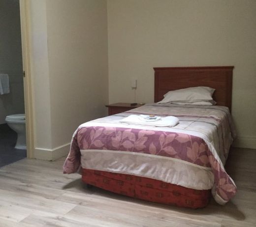 Aussie Hotel & Motel