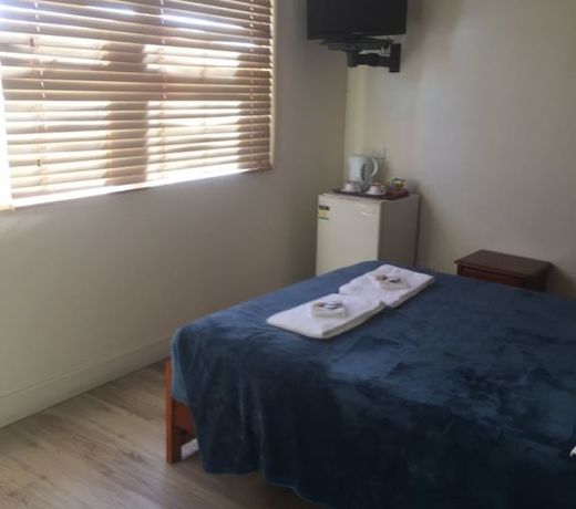 Aussie Hotel & Motel