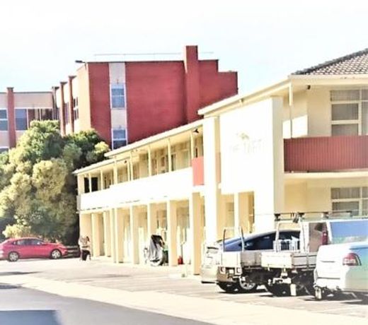 Hi 5 Glenelg Studio Apartment