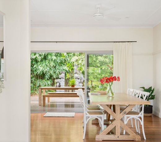 A PERFECT STAY - The White Rabbit