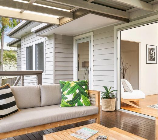 A PERFECT STAY - The White Rabbit