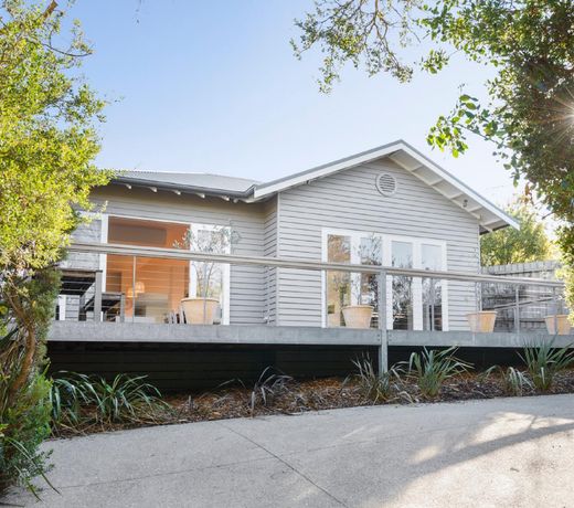 BOUTIQUE STAYS - Queen Adelaide