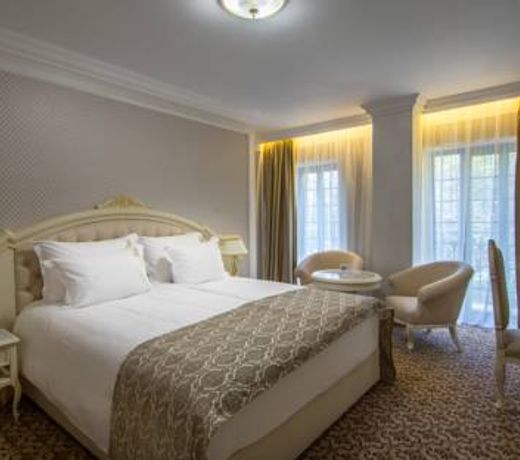 Residence City Garden - Certificate of Excellence 3rd place in Top 10 BEST Five-Stars City Hotels for 2023 awarded by HTIF