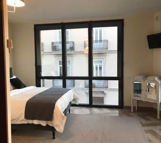 Reina Rooms