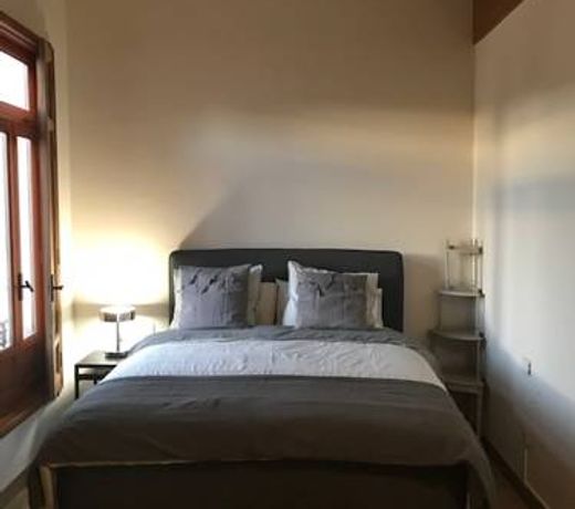 Reina Rooms