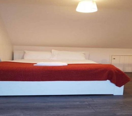 Ferndale House-Huku Kwetu Luton -Spacious 3 Bedroom House - Suitable & Affordable Group Accommodation - Business Travellers