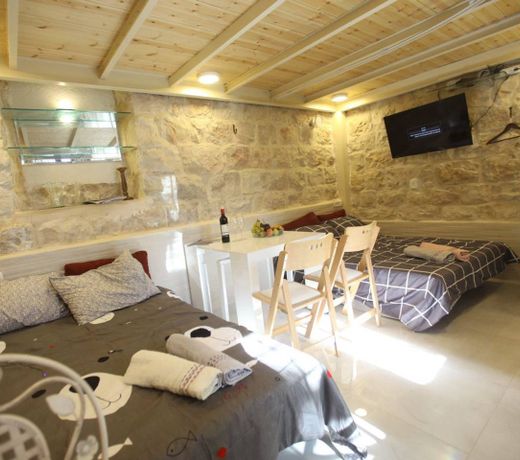 The Magical Beautiful Jerusalem Cave-Apartment