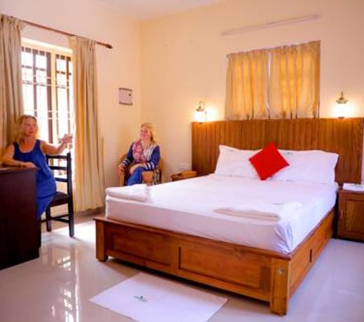 Dahlia Beach Resort