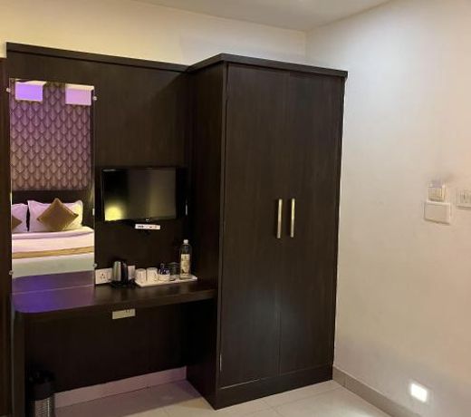 The Porch Inn Hotel/Service Apartments
