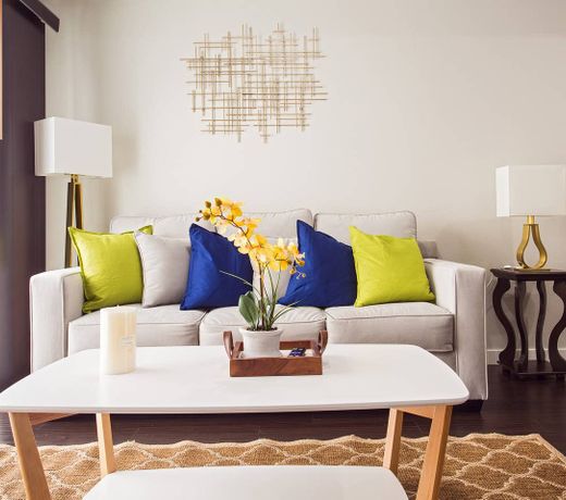 Spacious 2BR + Ensuite Laundry by Walk of Fame