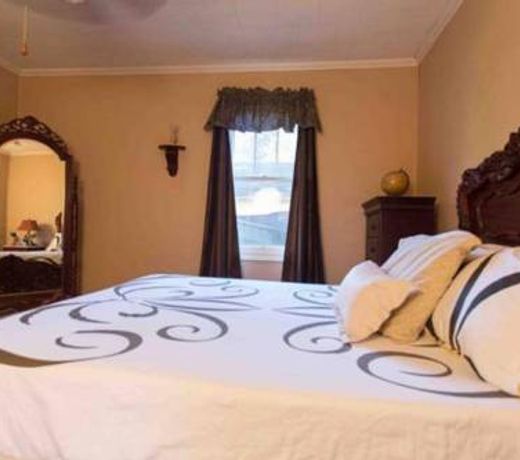 Cajun Hostel on the Crest