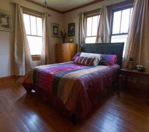 Cajun Hostel on the Crest