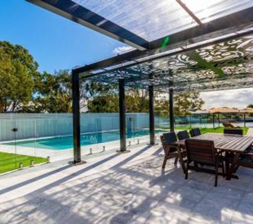 Stunning Canal Home Oh So Close To The Waterfront