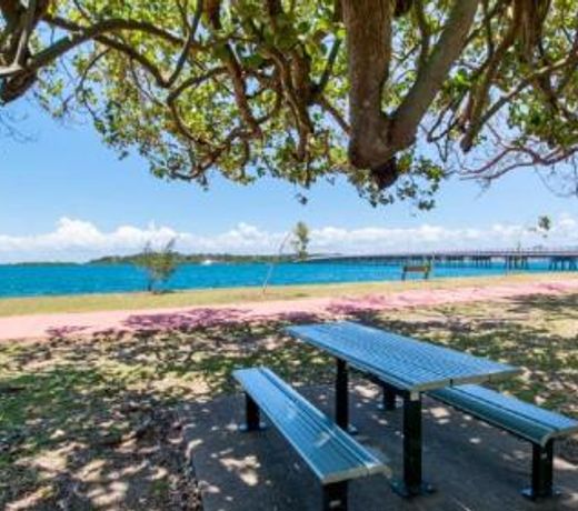 Everything you need including a pool! Karoonda Sands Apartments