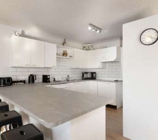 2nd Floor Unit with Water Views and Pool - Karoonda Sands, Bongaree
