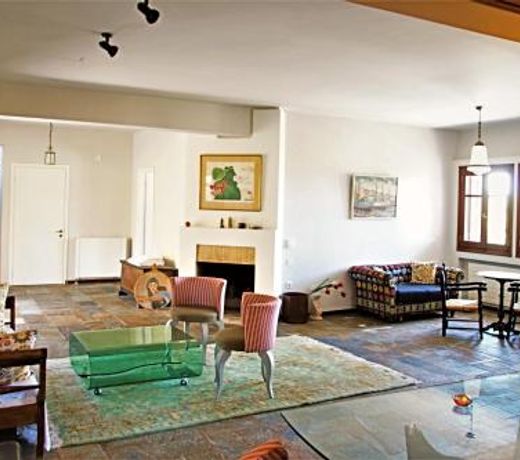 ÎÎ¯Î»Î± ÎÎ±Î´Î¬Ï, Vila Ladas