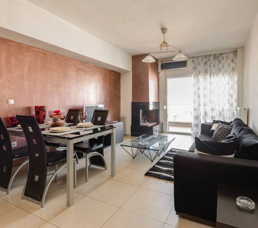 New Top Floor Apartment with private Parking