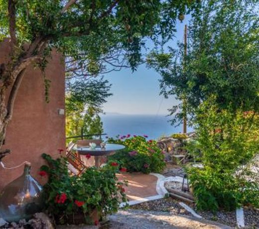 The Old Pomegranate House