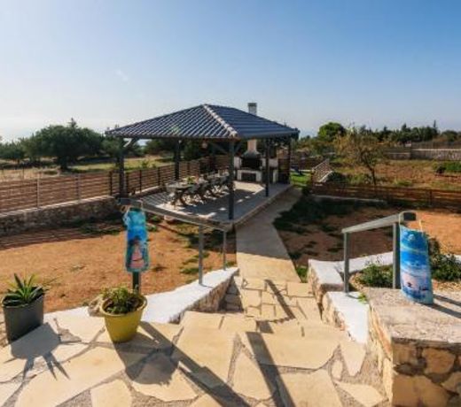 Alonaki Apartments