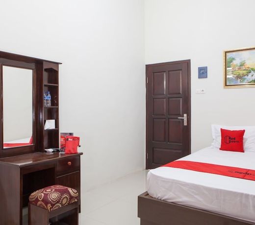 RedDoorz near Banyuwangi Baru Station